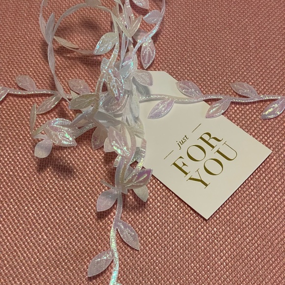 Beautiful Sugar Paper Selection: Trinket Large Tray, Note Pad and Dotted Pen. - Picture 4 of 9